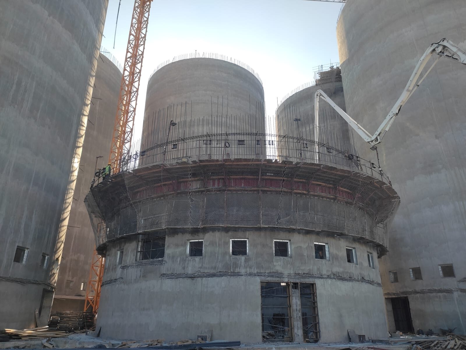 Abalıoğlu – Aliağa Reinforced Concrete Silos – silos construction site in İzmir (Aliağa), Türkiye (photo 4)