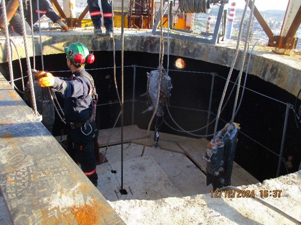 Tüpraş – U7000 Chimney Refractory Revamp – revamp construction site in İzmir, Türkiye (photo 3)