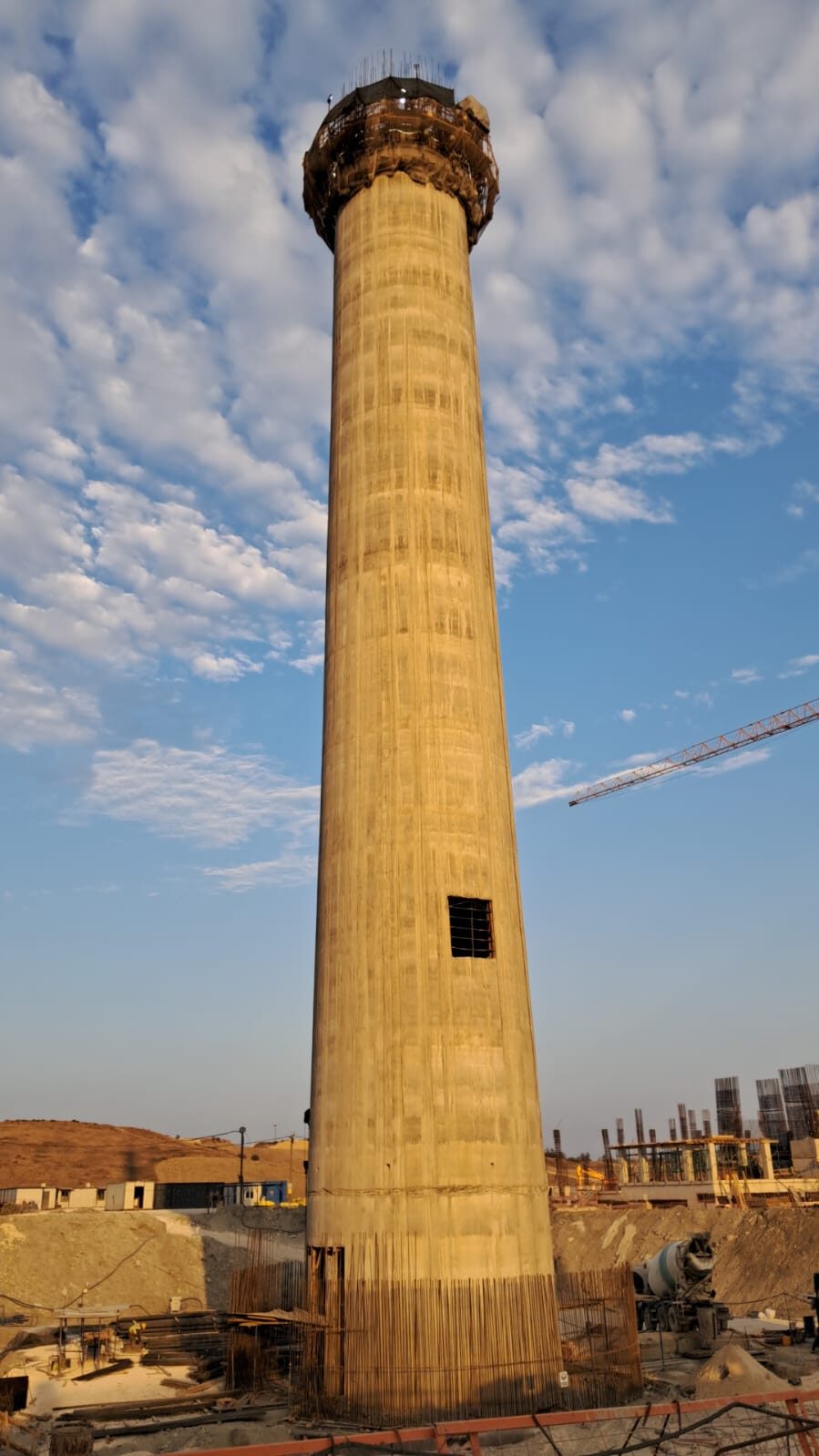 Şişecam – Mersin Factory TR9 Float Glass & TM Patterned Glass Chimneys – chimneys construction site in Mersin, Türkiye (photo 3)