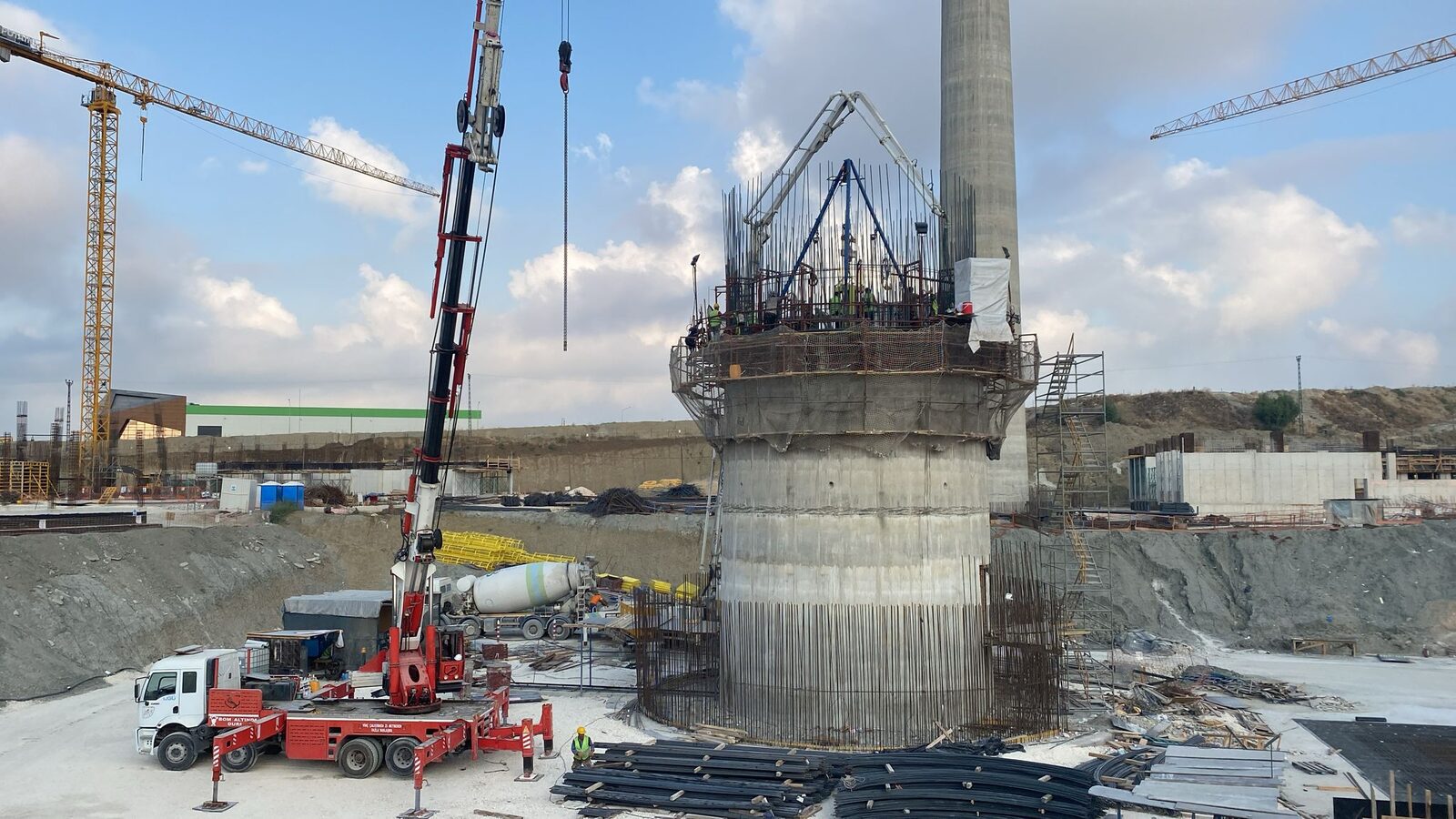 Şişecam – Mersin Factory TR9 Float Glass & TM Patterned Glass Chimneys – chimneys construction site in Mersin, Türkiye (photo 4)