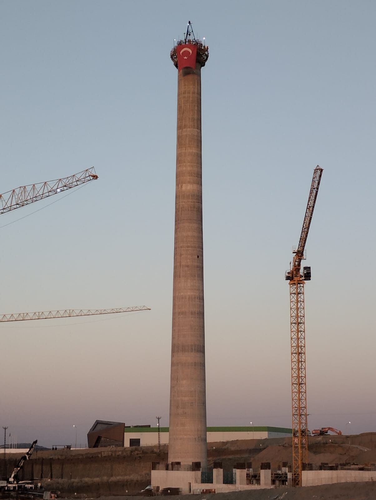 Şişecam – Mersin Factory TR9 Float Glass & TM Patterned Glass Chimneys – chimneys construction site in Mersin, Türkiye (photo 5)