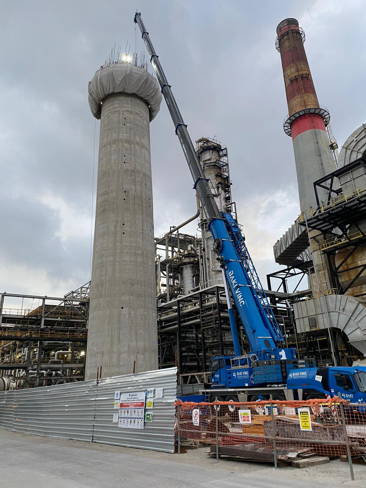Tüpraş İzmir Refinery – Reinforced Concrete Chimney – chimneys construction site in İzmir, Türkiye (photo 3)