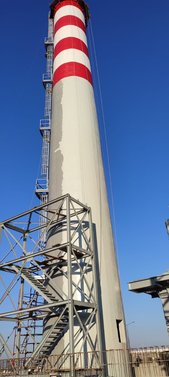 Yorglass – Manisa OSB Reinforced Concrete Chimney – chimneys construction site in Manisa, Türkiye (photo 4)