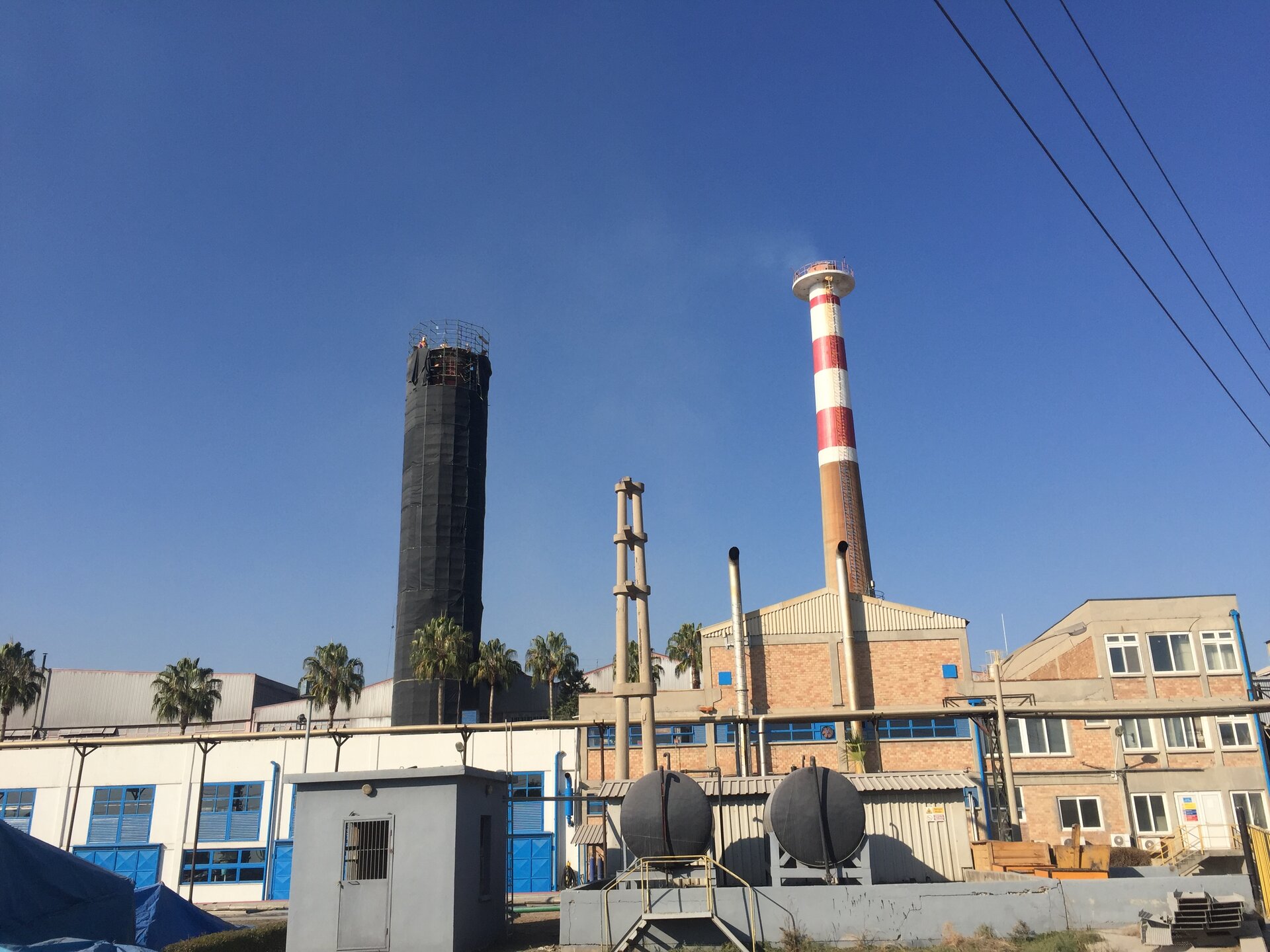 Anadolu Cam – Mersin Factory Chimney Demolition and Reconstruction – revamp construction site in Mersin, Türkiye (photo 5)