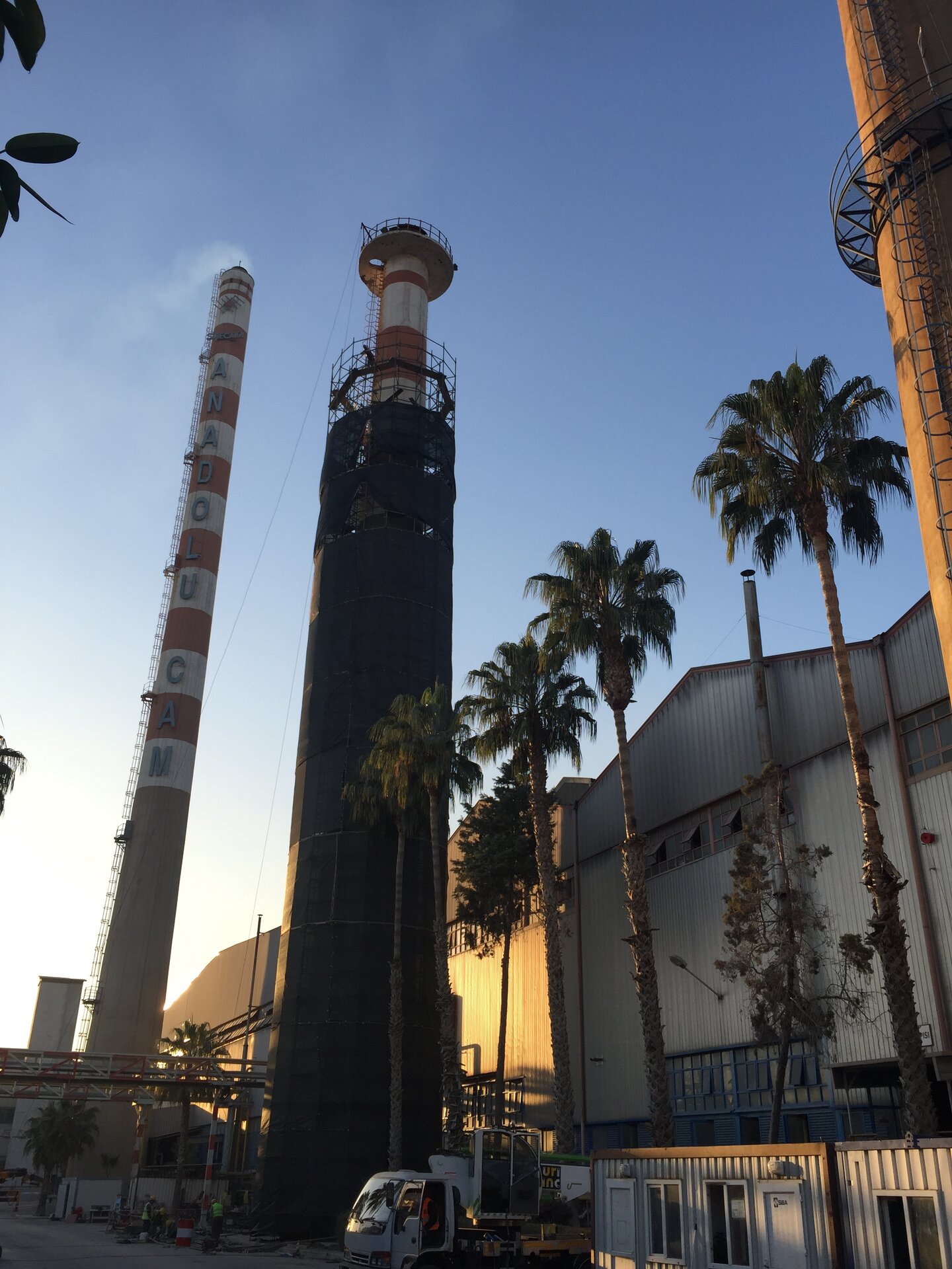 Anadolu Cam – Mersin Factory Chimney Demolition and Reconstruction – revamp construction site in Mersin, Türkiye (photo 6)