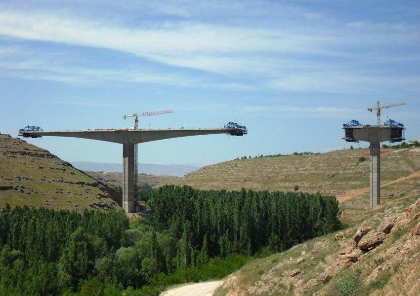 Beylerderesi Bridge – Viaduct Piers – infrastructure construction site in Malatya, Türkiye (photo 2)