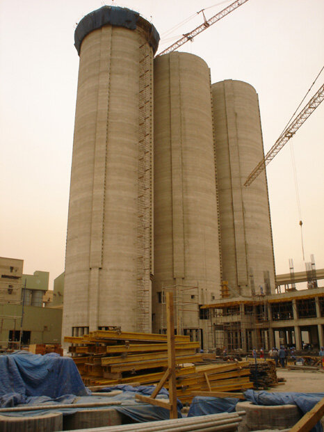 Yamama Cement Factory – Reinforced Concrete Silo Structures – silos construction site in Riyad, Saudi Arabia (photo 4)