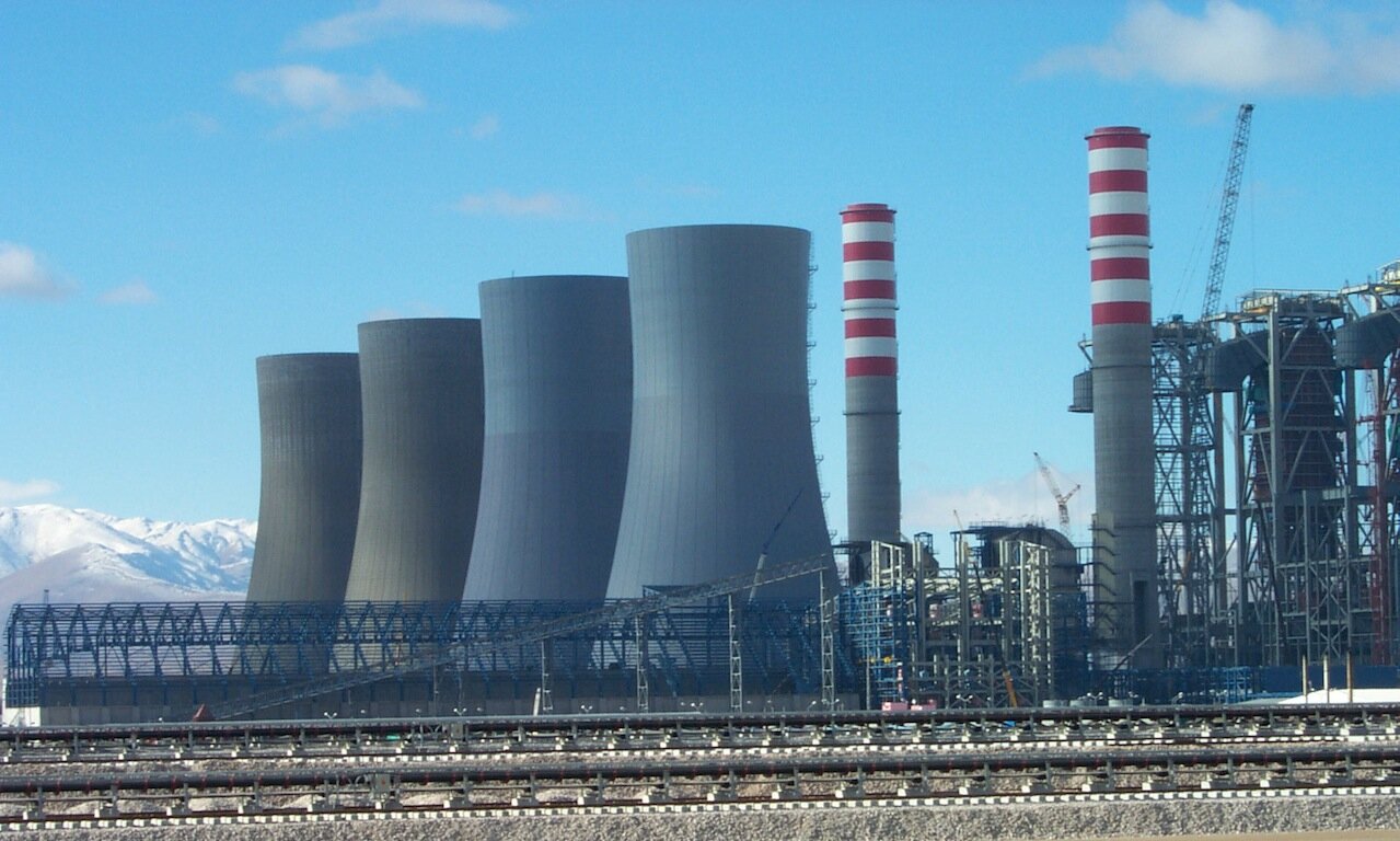 Afşin–Elbistan B Thermal Power Plant – Cooling Towers and Chimneys – heavy industrial construction site in Kahramanmaraş (Afşin–Elbistan), Türkiye (photo 2)