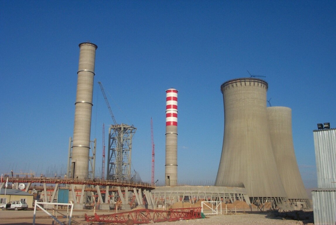 Afşin–Elbistan B Thermal Power Plant – Cooling Towers and Chimneys – heavy industrial construction site in Kahramanmaraş (Afşin–Elbistan), Türkiye (photo 5)