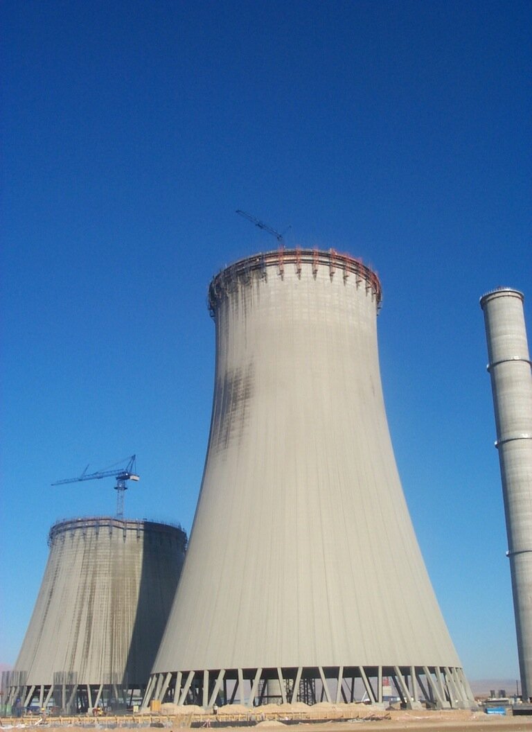 Afşin–Elbistan B Thermal Power Plant – Cooling Towers and Chimneys – heavy industrial construction site in Kahramanmaraş (Afşin–Elbistan), Türkiye (photo 7)